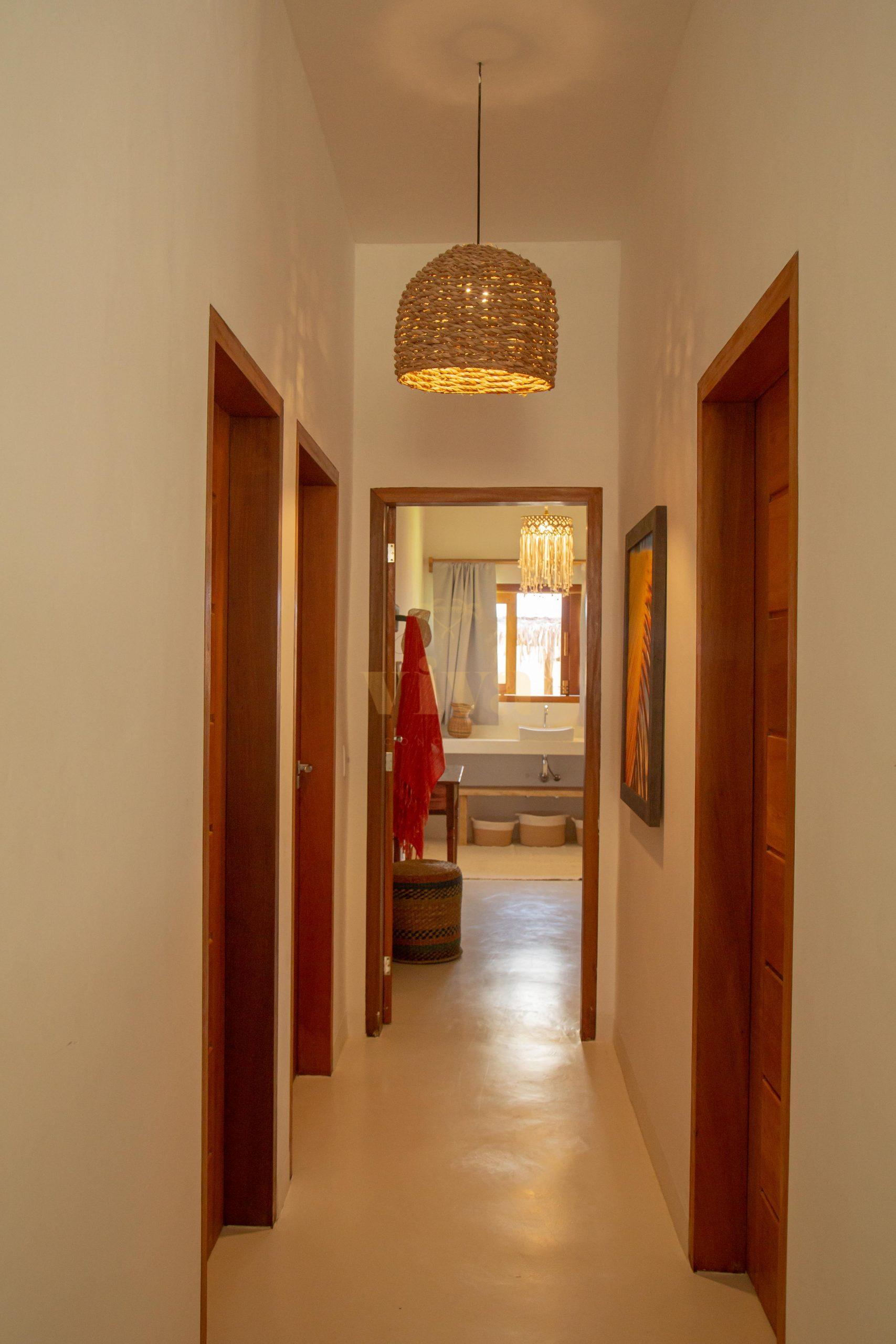 CORREDOR-QUARTOS-CASA-1-scaled